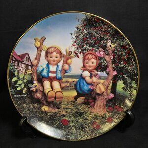 Vintage MJ Hummel Apple Tree Boy and Girl Plate # MG1788 Danbury Mint 1991